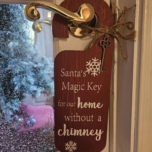 Santa's Magic Key Holiday Door Hanger